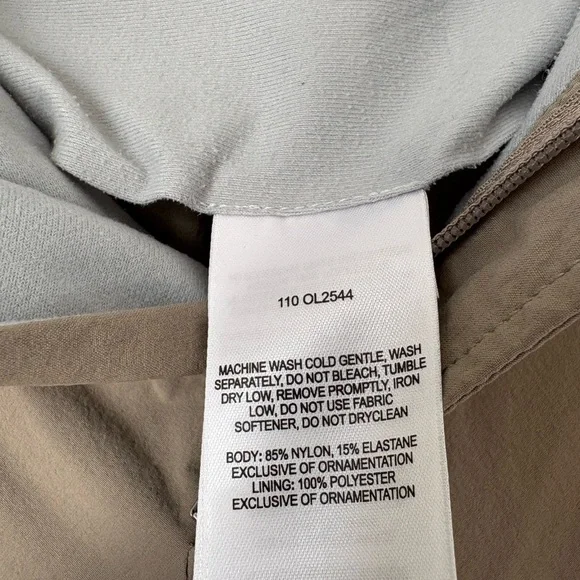 Mountain Hardwear Women’s 8 Hiking Pants in Taupe - Picture 3 of 5